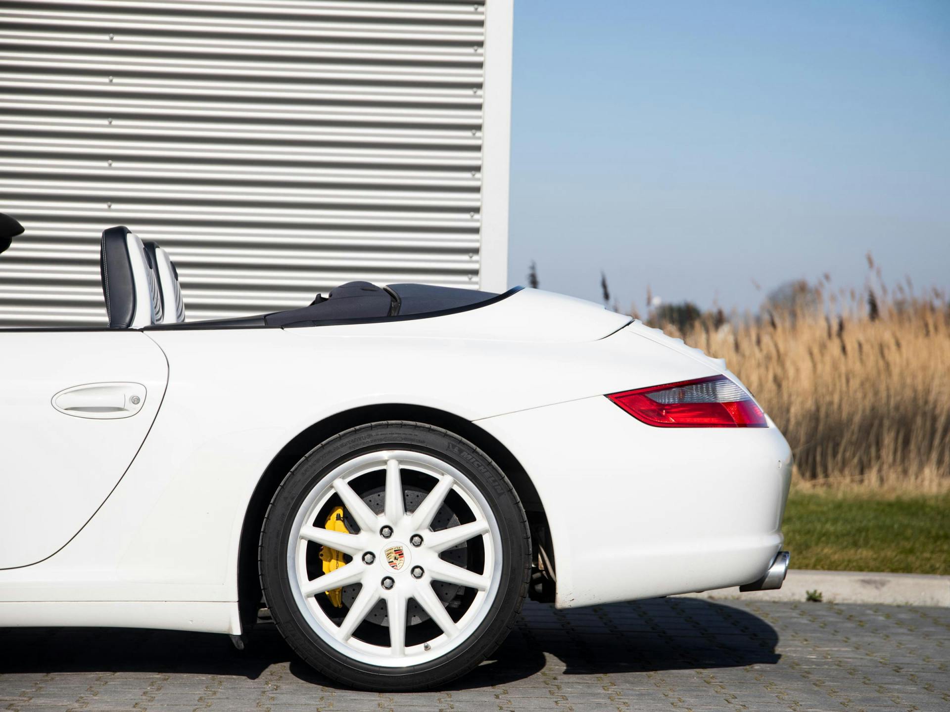 Porsche 911 Cabrio 3.8 Carrera 4S | Keramisch remsysteem | X51 | Sport-Chrono | Sport Uitlaat |